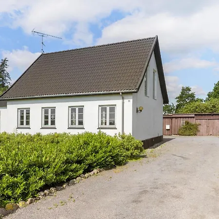 Pet Friendly In With Kitchen