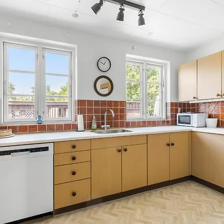 Pet Friendly In With Kitchen Holiday home *