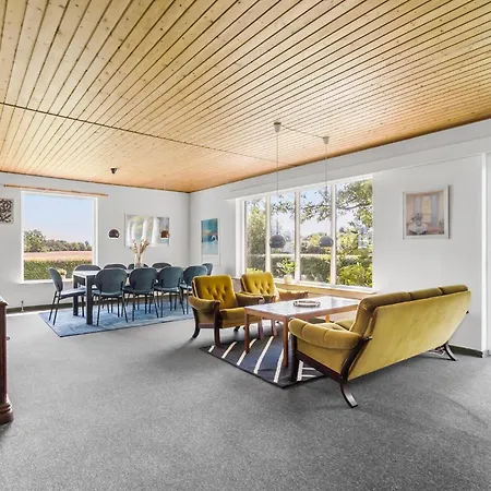 بيت للعطل 5 Bedroom Gorgeous In *