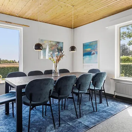 Pet Friendly In With Kitchen