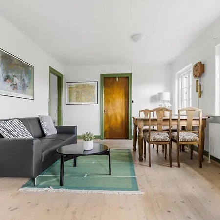 Pet Friendly In With Kitchen *